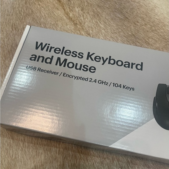 Best Buy Essentials Wireless Keyboard and Mouse NIB - Picture 2 of 3
